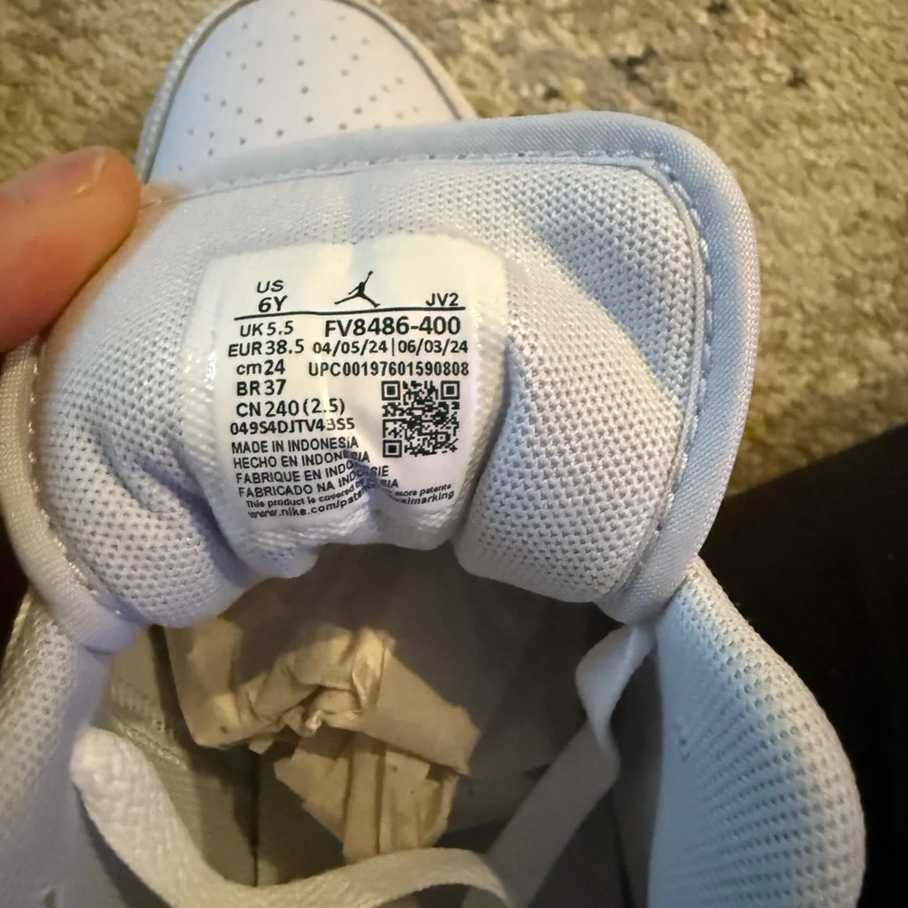 Air Jordan 1 Low GS “Concord” — White/Black — Youth 7.5Y / Women’s 9